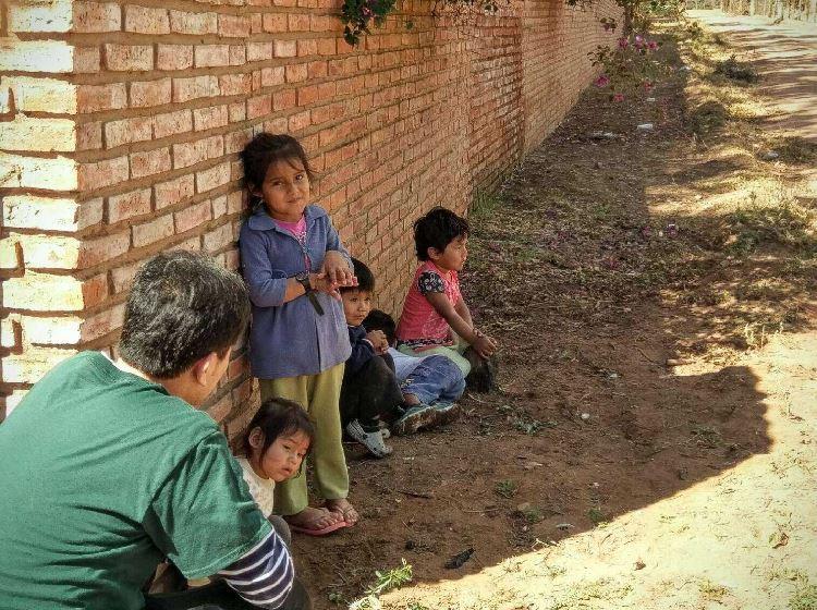 A couple of Bolivian children converse with one of the service workers. The students on this trip interacted with many children just like these.