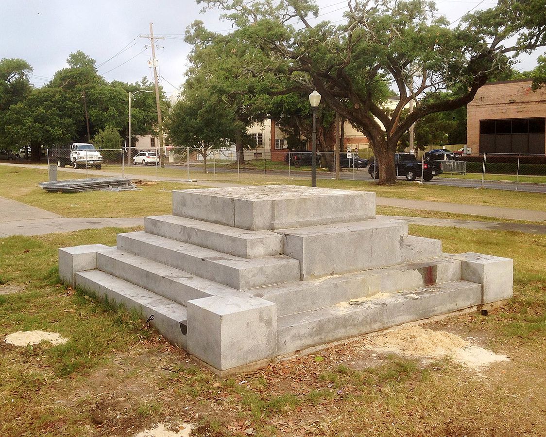 After the statue of Jefferson Davis was removed from its pedestal on 11 May 2017, the pedestal itself and its base was also removed. As of 12 May 2017, only this foundation remained.