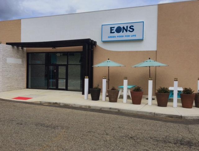 Kicking off the start of Memorial Day Weekend, Eons hosts its opening. An abundance of customers arrived ready to taste the Greek Mediterranean style food. 