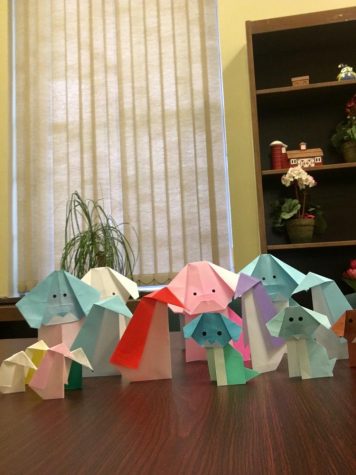 Students attend origami-making class at public library